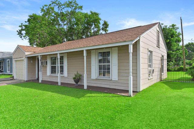 1900 Oregon Street, Baytown, TX 77520
