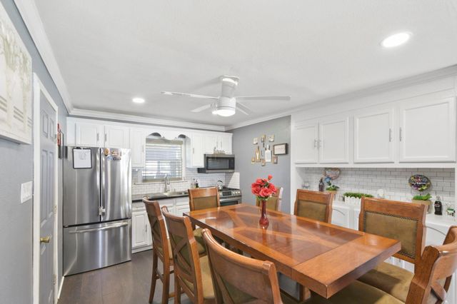 1900 Oregon Street, Baytown, TX 77520