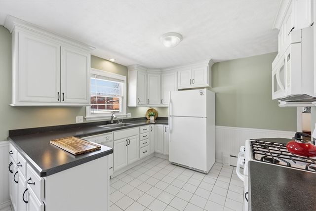 112 Grassy Gutter Road, Longmeadow, MA 01106