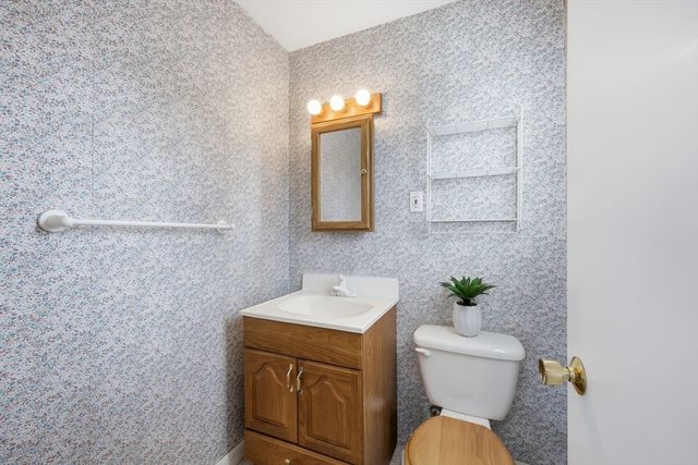 112 Grassy Gutter Road, Longmeadow, MA 01106