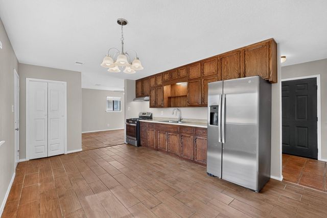 824 GALLAHAD Street SW, Los Lunas, NM 87031