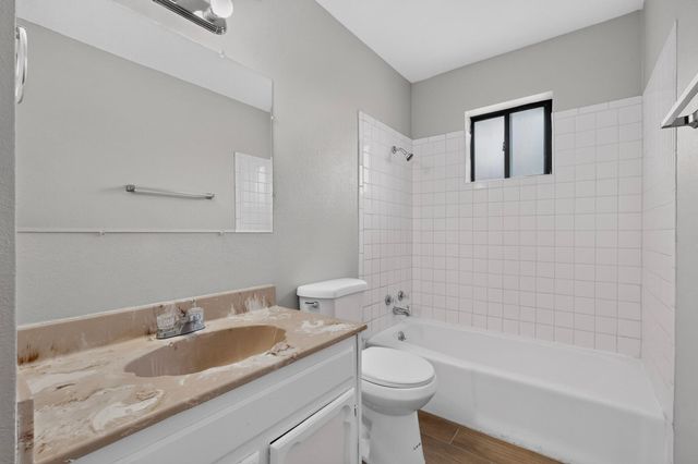 824 GALLAHAD Street SW, Los Lunas, NM 87031
