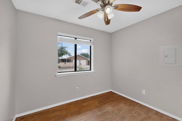 824 GALLAHAD Street SW, Los Lunas, NM 87031