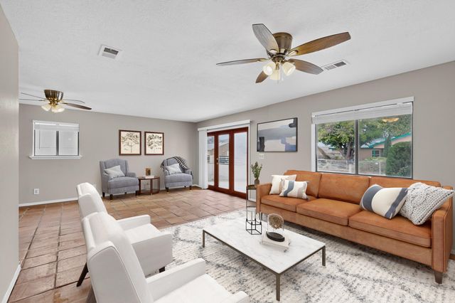 824 GALLAHAD Street SW, Los Lunas, NM 87031