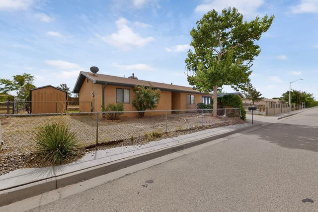 824 GALLAHAD Street SW, Los Lunas, NM 87031