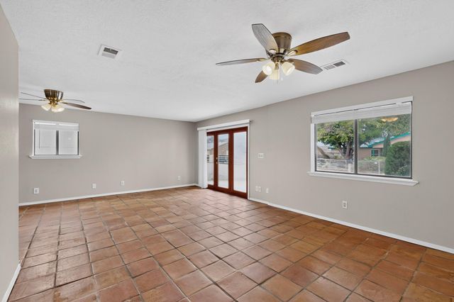 824 GALLAHAD Street SW, Los Lunas, NM 87031