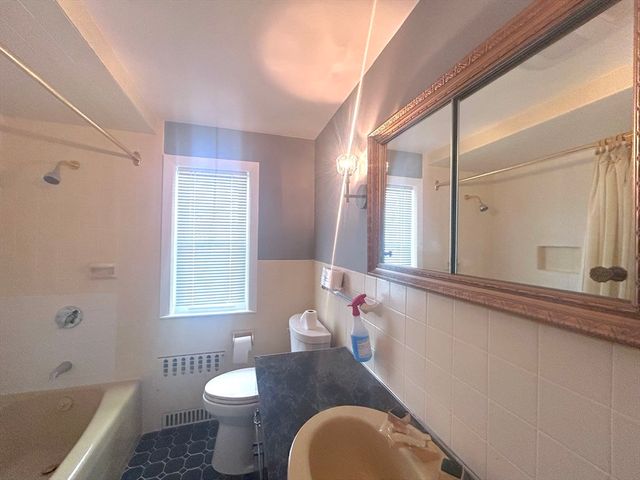 11 Earle St, Quincy, MA 02170