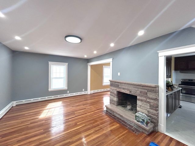 11 Earle St, Quincy, MA 02170