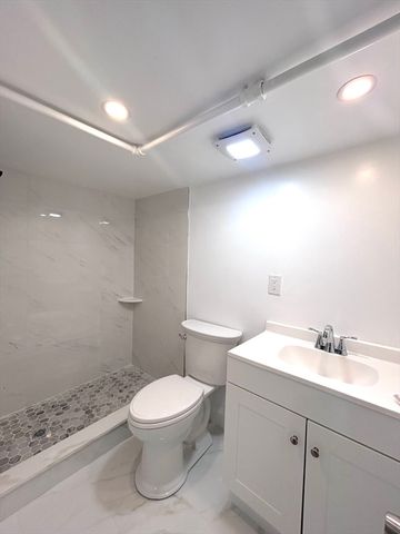 11 Earle St, Quincy, MA 02170