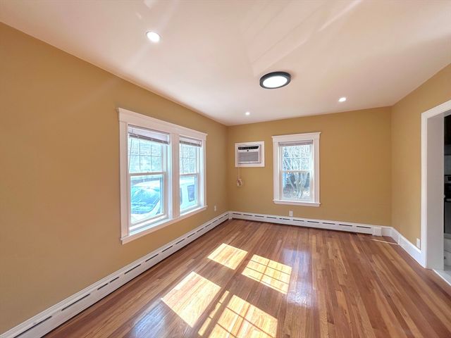 11 Earle St, Quincy, MA 02170