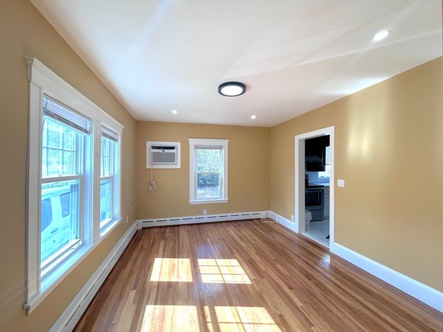 11 Earle St, Quincy, MA 02170