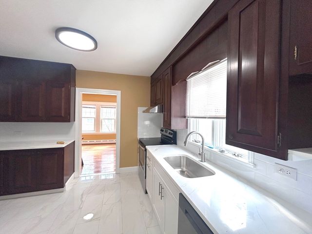 11 Earle St, Quincy, MA 02170