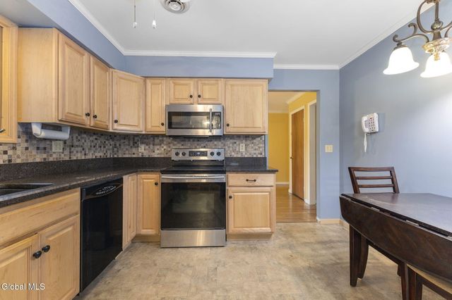 14 Crownwood Lane, Queensbury, NY 12804