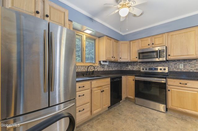 14 Crownwood Lane, Queensbury, NY 12804
