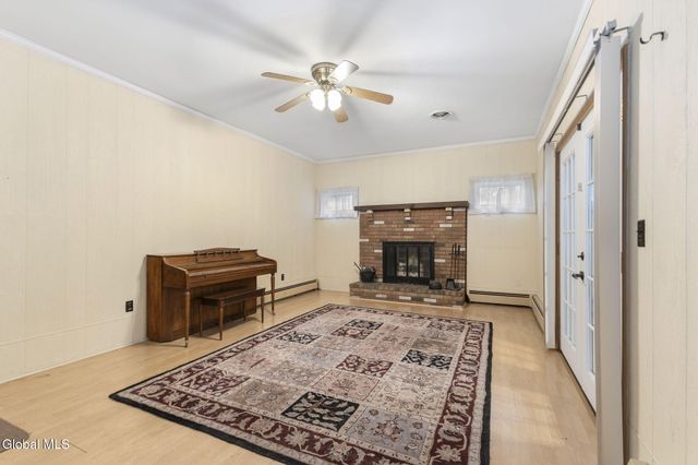 14 Crownwood Lane, Queensbury, NY 12804
