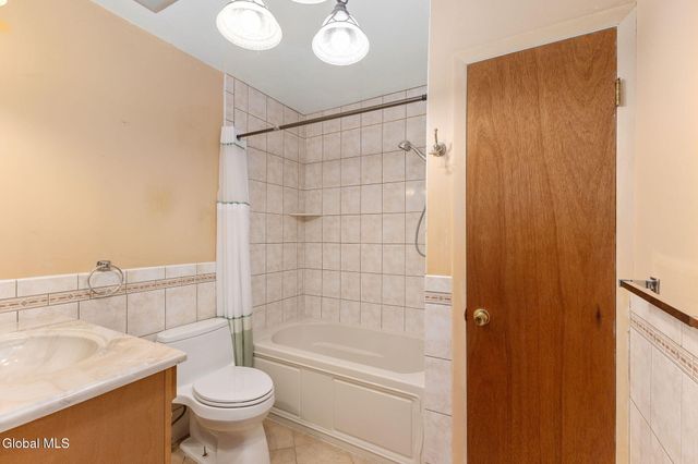 14 Crownwood Lane, Queensbury, NY 12804