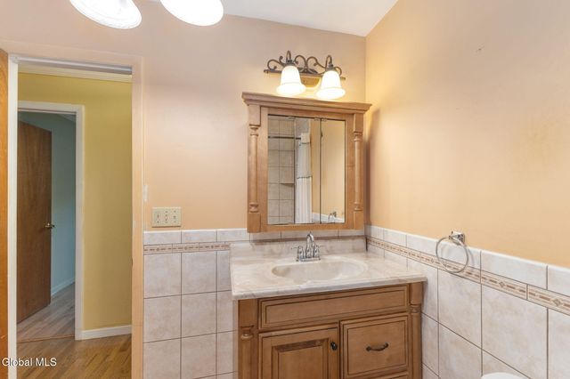 14 Crownwood Lane, Queensbury, NY 12804