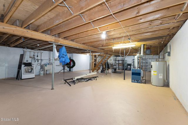 14 Crownwood Lane, Queensbury, NY 12804