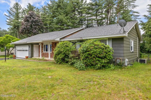 14 Crownwood Lane, Queensbury, NY 12804