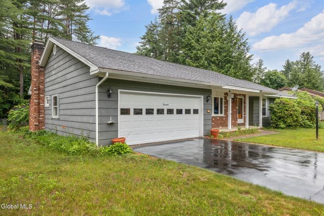 14 Crownwood Lane, Queensbury, NY 12804