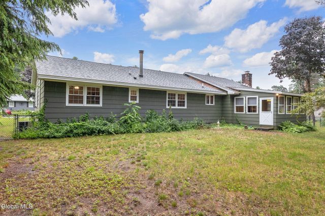 14 Crownwood Lane, Queensbury, NY 12804