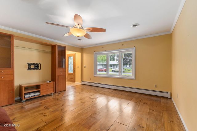 14 Crownwood Lane, Queensbury, NY 12804