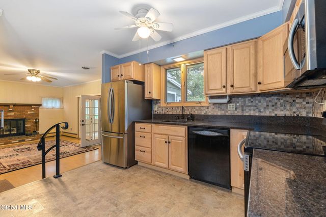 14 Crownwood Lane, Queensbury, NY 12804