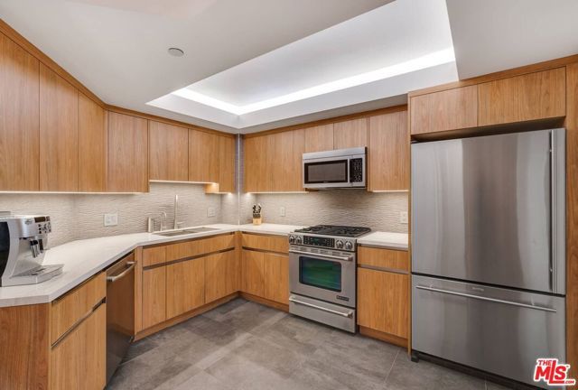 171 N Church Lane 209, Los Angeles, CA 90049