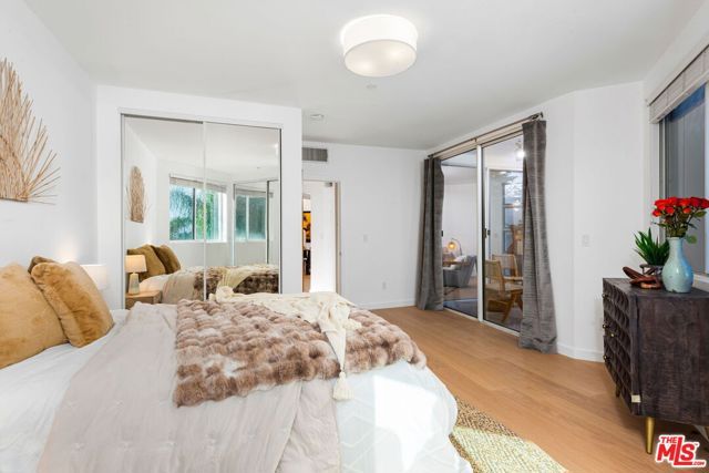 171 N Church Lane 209, Los Angeles, CA 90049