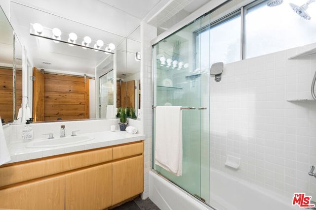 171 N Church Lane 209, Los Angeles, CA 90049
