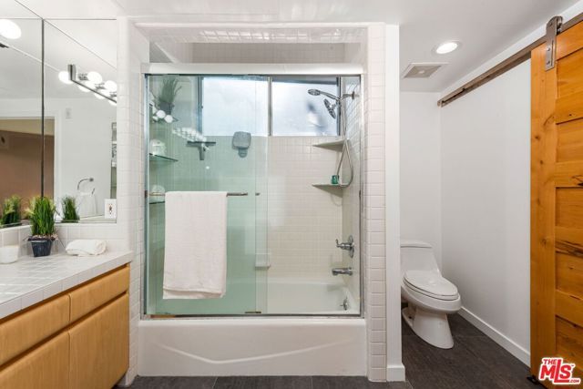 171 N Church Lane 209, Los Angeles, CA 90049
