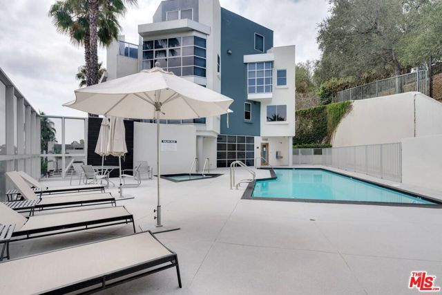 171 N Church Lane 209, Los Angeles, CA 90049