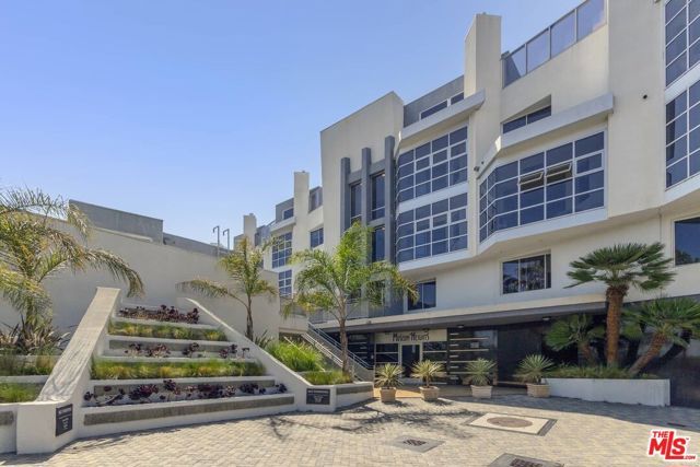 171 N Church Lane 209, Los Angeles, CA 90049