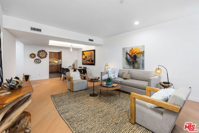 171 N Church Lane 209, Los Angeles, CA 90049