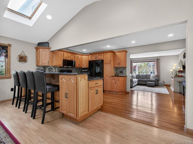 21 Foxcroft Drive, Nanuet, NY 10954