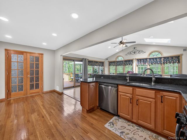 21 Foxcroft Drive, Nanuet, NY 10954
