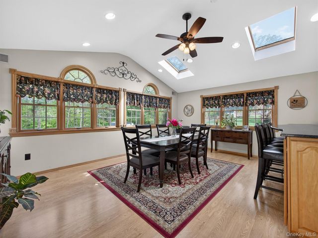 21 Foxcroft Drive, Nanuet, NY 10954