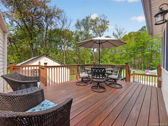 21 Foxcroft Drive, Nanuet, NY 10954