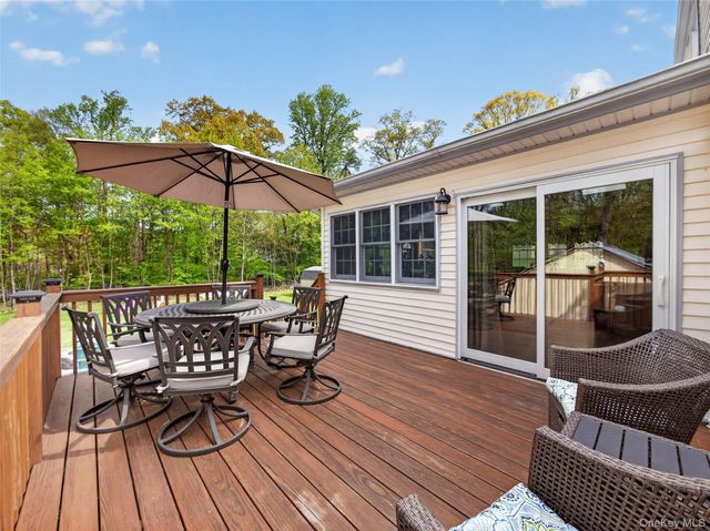 21 Foxcroft Drive, Nanuet, NY 10954