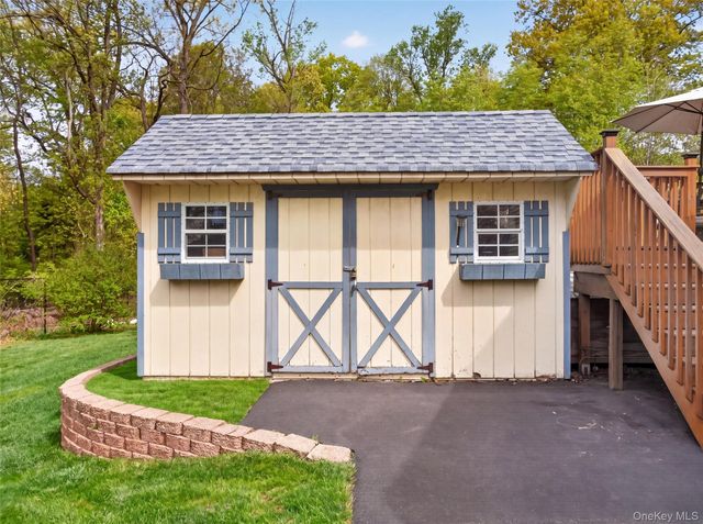 21 Foxcroft Drive, Nanuet, NY 10954