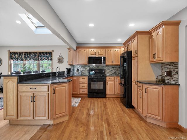 21 Foxcroft Drive, Nanuet, NY 10954