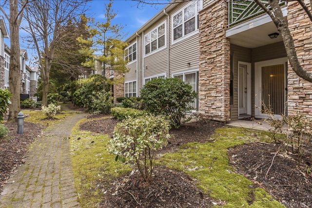 117 Carriage Lane, Plainview, NY 11803
