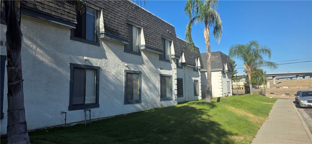 1319 Oakwood Drive 11, San Bernardino, CA 92405