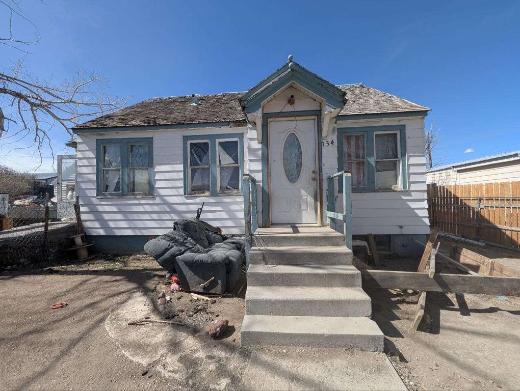 134 5th Avenue NE, Cut Bank, MT 59427