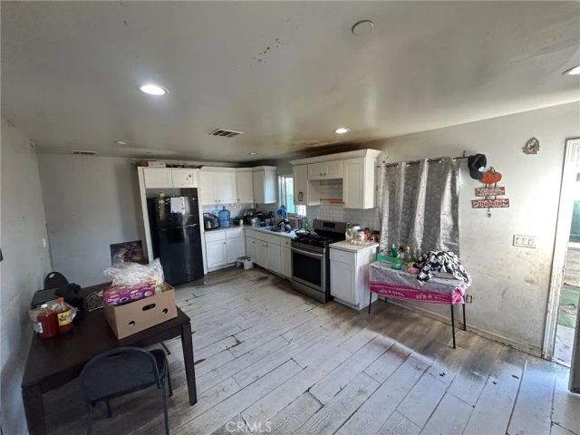 655 W 113th, Los Angeles, CA 90044