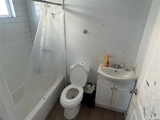 655 W 113th, Los Angeles, CA 90044