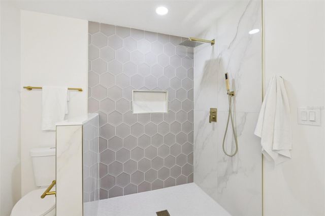 5010 8th AVE N, St Petersburg, FL 33710