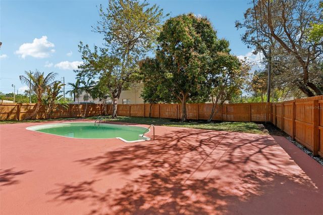 5010 8th AVE N, St Petersburg, FL 33710