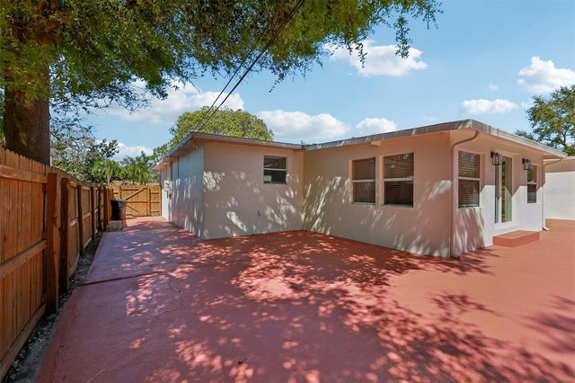 5010 8th AVE N, St Petersburg, FL 33710