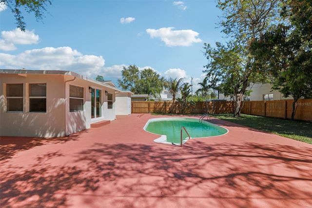 5010 8th AVE N, St Petersburg, FL 33710